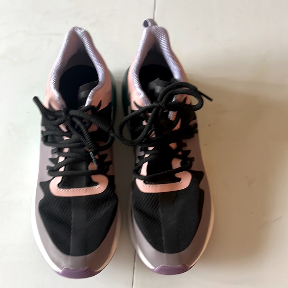 Women’s Fabletics, tennis shoes size 9 1/2 - Picture 1 of 4